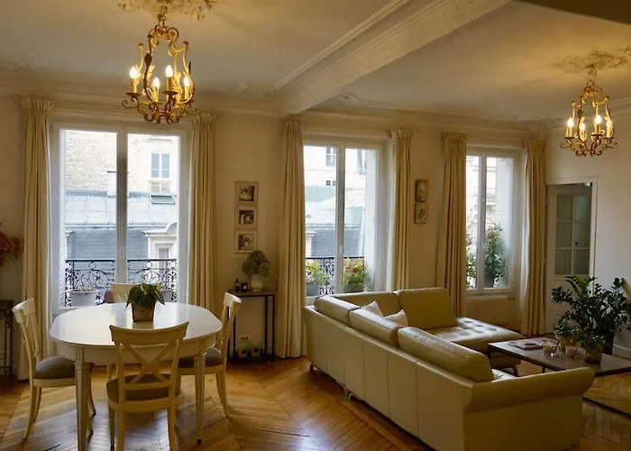 Steps To Luxembourg Gardens Bright Family Flat