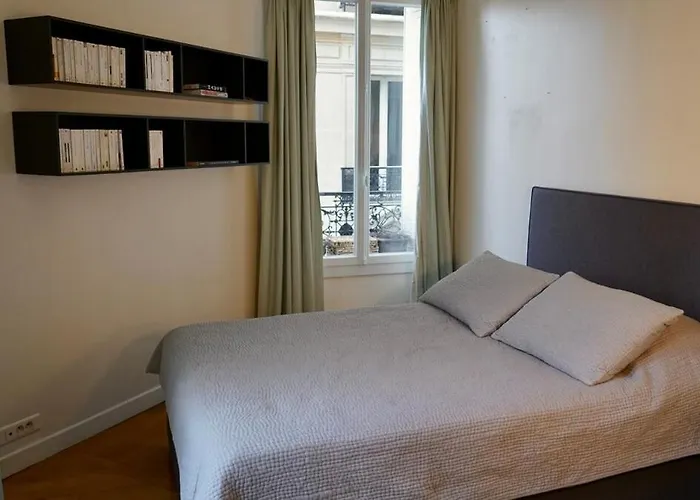 Steps To Luxembourg Gardens Bright Family Flat Apartmán